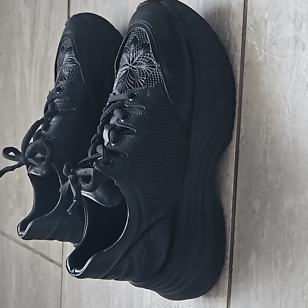 Black Leather Chunky Sneakers Size 6